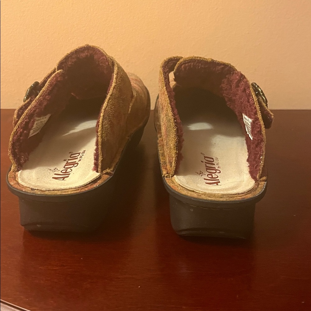 Algeria Floral Suede Clogs 🌺Final Price w/$4.99 Discount Shipping🌺 - Picture 4 of 8